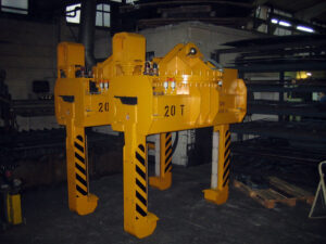 Coilgreifer, Coilzange, Teleskop-Coilgreifer, Horizontal-Coilgreifer, Horizontal-Coilzange,Coilzange, Teleskop-Coilzange, Spaltbandzange, Bundzange, Bundgreifer, Horizontal-Bundgreifer, Horizontal-Bundzange, Parallelogrammzange, Parallelogrammgreifer, Coil-Heber, Lastaufnahmemittel