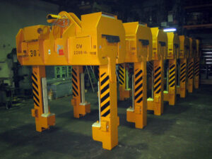Coil tongs, coil tong, coil gripper, coil grab, telescope coil grab, horizontal coil tongs, tong for sheet coils, coil lifter, parallelogram coilgrab, parallelogram coiltongs, Coil Lifting & Handling Equipment, LOAD HANDLING DEVICES