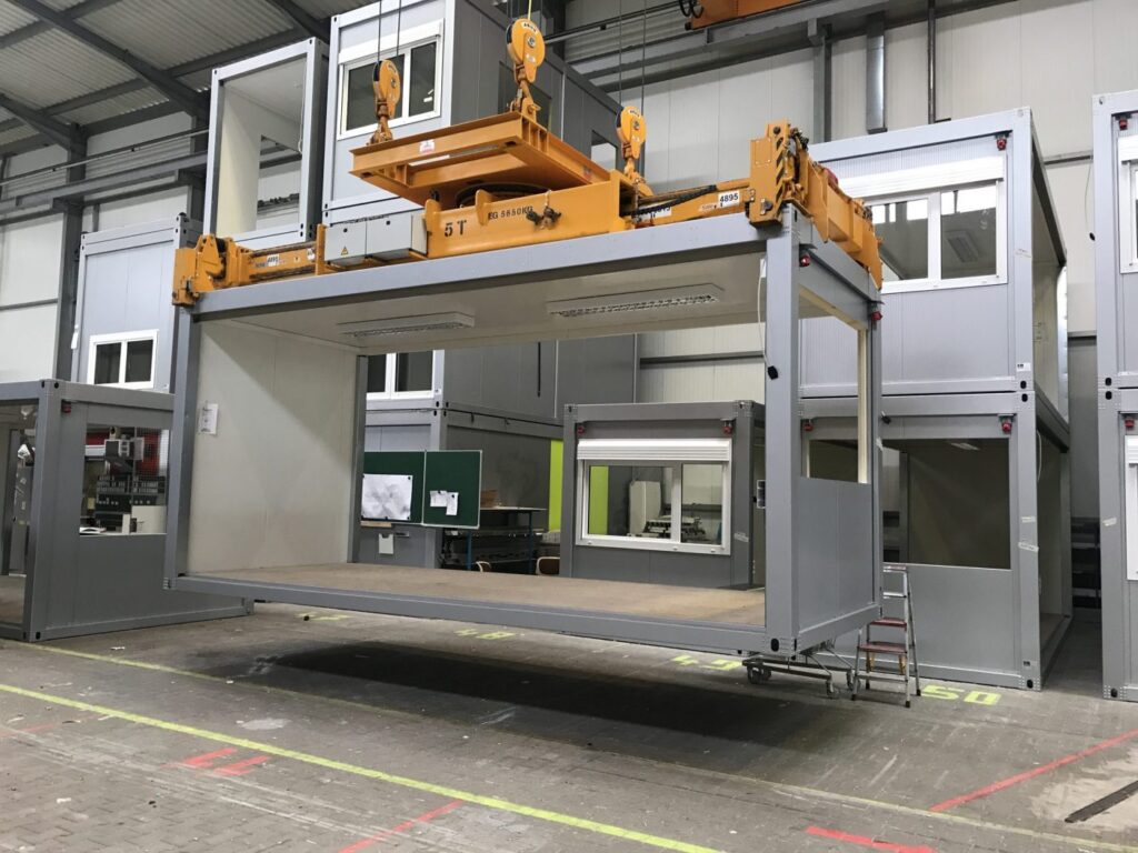Container- Spreader with slewing gear