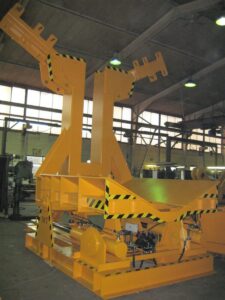 Electrohydraulic Upender with adjustable Arms