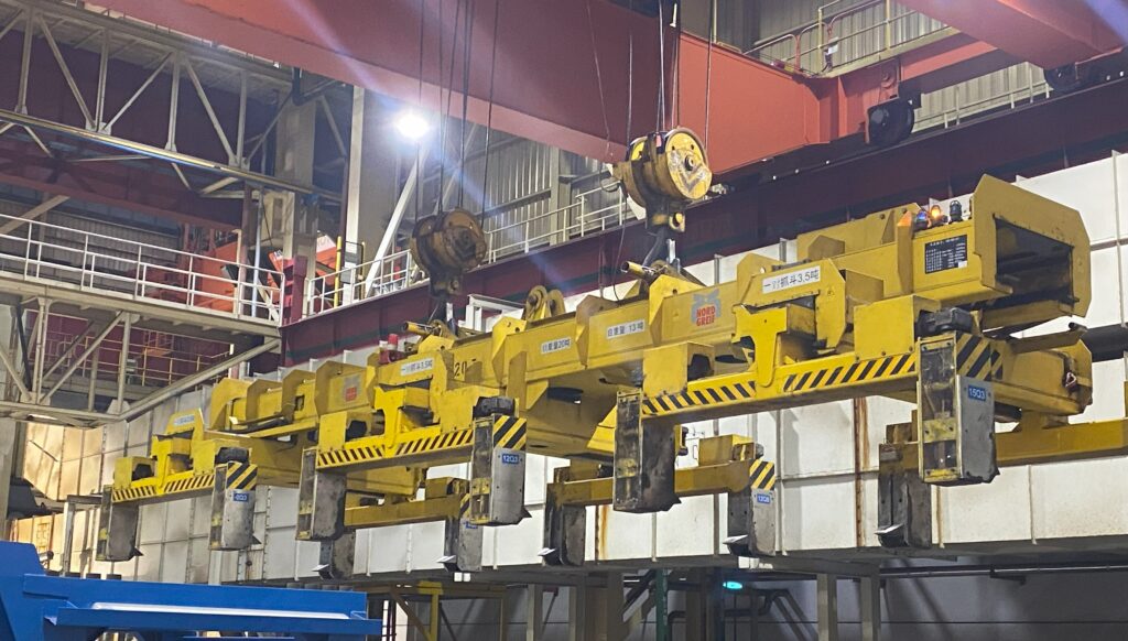 Sheet lifter, telescopic sheet lifter, sheet pack lifter, sheet metal tong, telescopic sheet metal tong, pallet tong, sheet lifter, telescope sheet lifter, tongs for sheet metals, sheet plate tongs