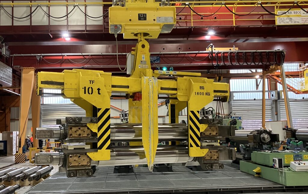 Roll grab, roll lifting grab, roller tongs, roll lifting tongs, cylinder roll tong, rolling mill cylinder grab, working roller grab, back-up roller grab, Lifting & Handling Equipment, LOAD HANDLING DEVICES, LHD, Load handling equipment