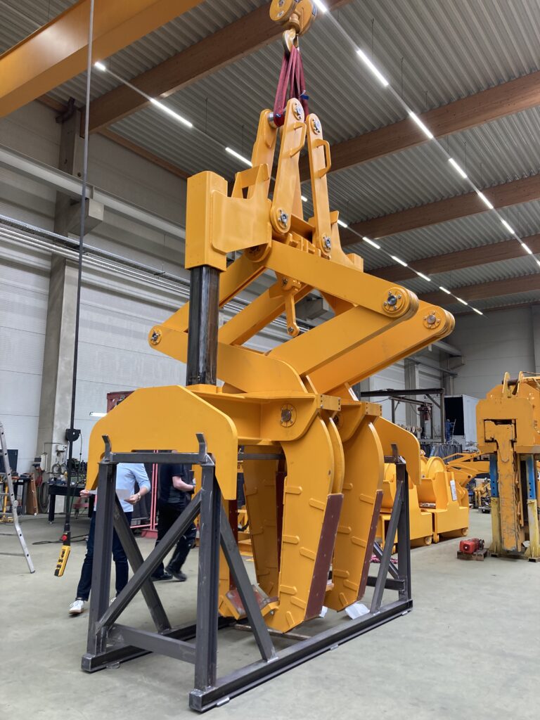 Roll grab, roll lifting grab, roller tongs, roll lifting tongs, cylinder roll tong, rolling mill cylinder grab, working roller grab, back-up roller grab, Lifting & Handling Equipment, LOAD HANDLING DEVICES, LHD, Load handling equipment
