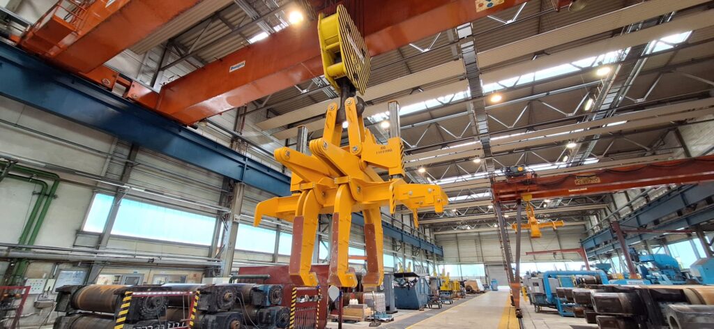Roll grab, roll lifting grab, roller tongs, roll lifting tongs, cylinder roll tong, rolling mill cylinder tongs, working roller tongs, back-up roller tongs, support roller tongs, Lifting & Handling Equipment, LOAD HANDLING DEVICES, LHD, Load handling equipment