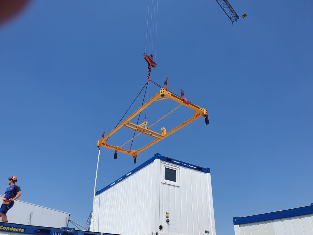 Container Spreader, Adapter Container Spreader, Containergreifer, Containertraverse, Lastaufnahmemittel, Überhöhungsrahmen, Überhöhenrahmen, Container Spreader, Lastaufnahmemittel, Containergeschirr, Hebegeschirr, Kranstreuer, Integral-Spreader, Nordgreif